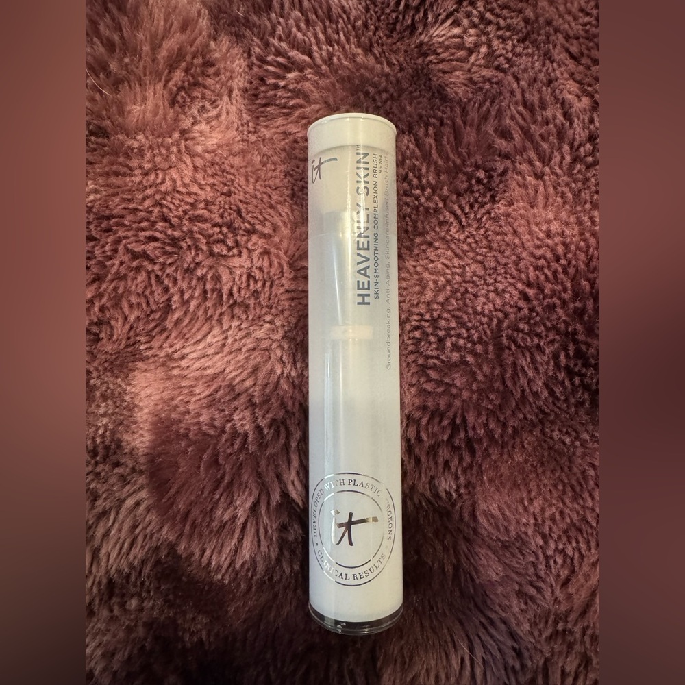 IT Cosmetics Heavenly Luxe Skincare Infused Brush